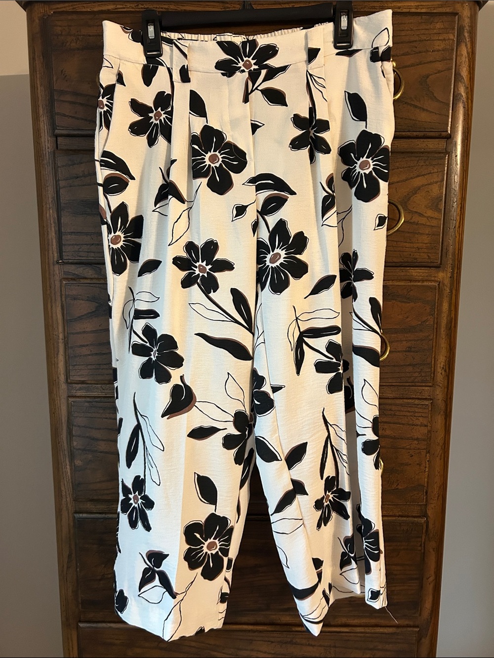 Jules & Leopold White Wide-Leg Pants with Black Floral Print